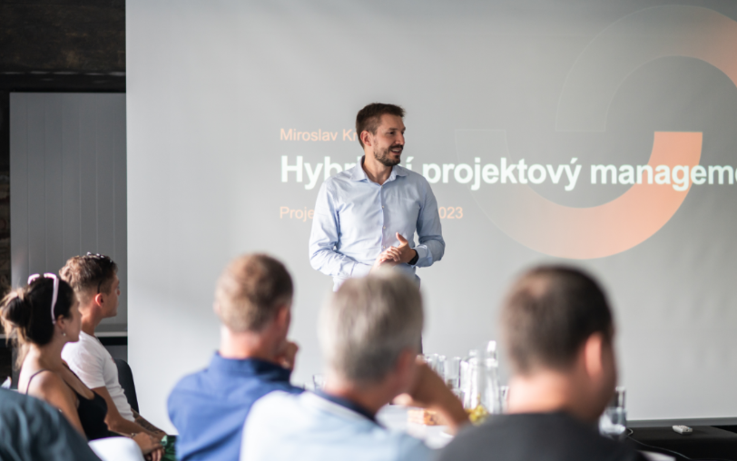 Mira Vlach přednáší o hybridním projektovém managementu